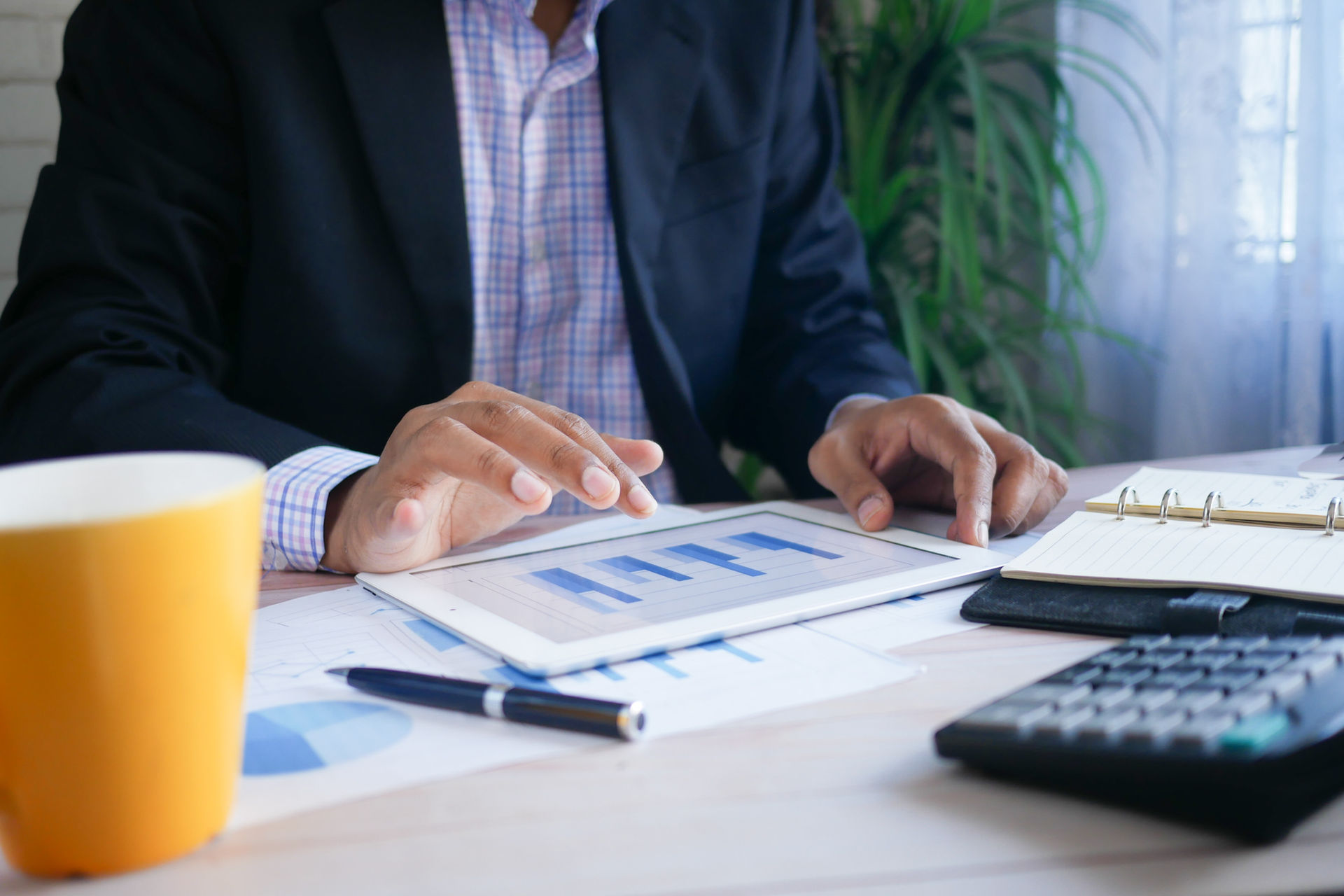 Expert ACTEX analysant un dossier d'assurance